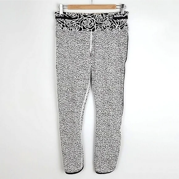 Lululemon Real Quick Tight Crops Miss Mosaic White Posey Black White Size 8 - Picture 2 of 14